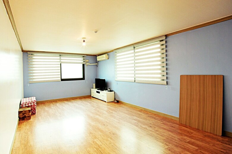 Eulwangri Marine Camp Pension