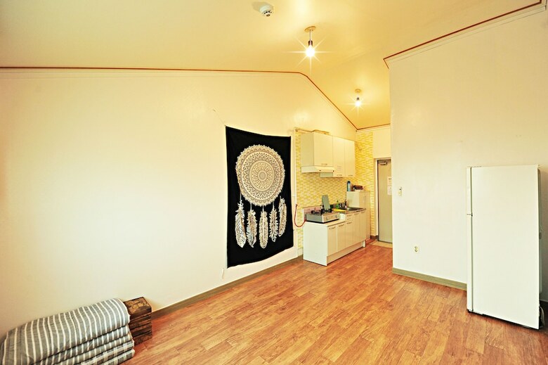 Eulwangri Marine Camp Pension