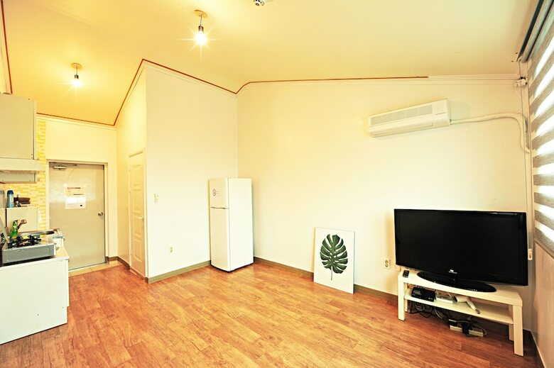 Eulwangri Marine Camp Pension