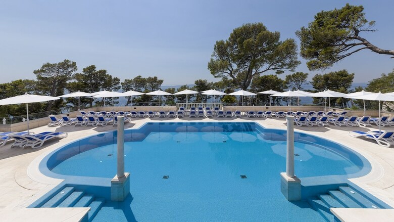 Bluesun Hotel Berulia Beach 4*