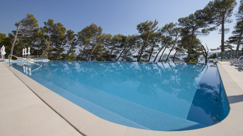 Bluesun Hotel Berulia Beach 4*