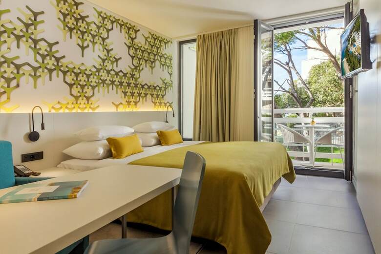 Bluesun Hotel Berulia Beach 4*