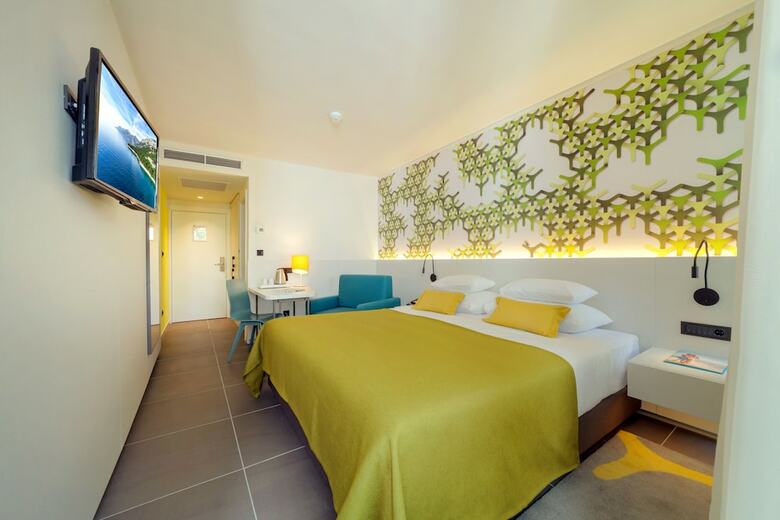 Bluesun Hotel Berulia Beach 4*