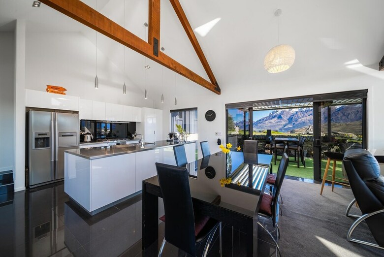 Perfect Getaway Overlooking Golf Resort