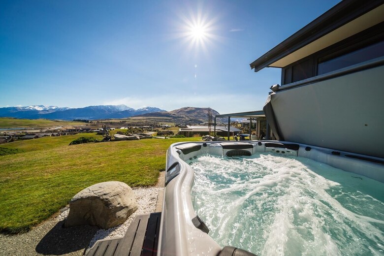 Perfect Getaway Overlooking Golf Resort