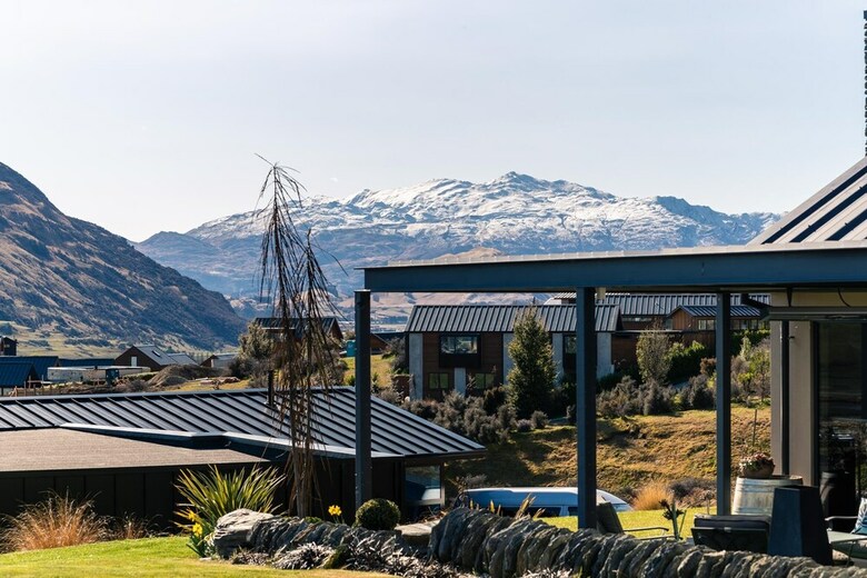Perfect Getaway Overlooking Golf Resort