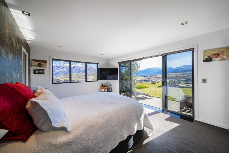 Perfect Getaway Overlooking Golf Resort