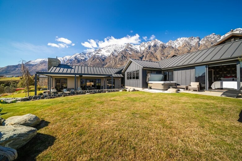 Perfect Getaway Overlooking Golf Resort