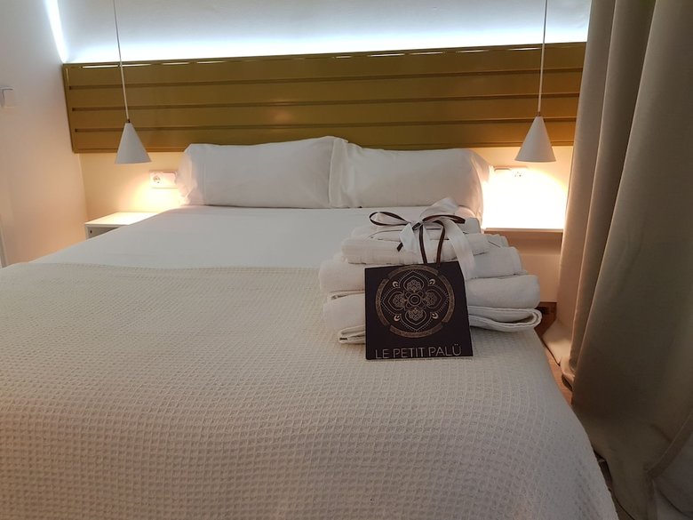 Hostal Le Petit Pal�