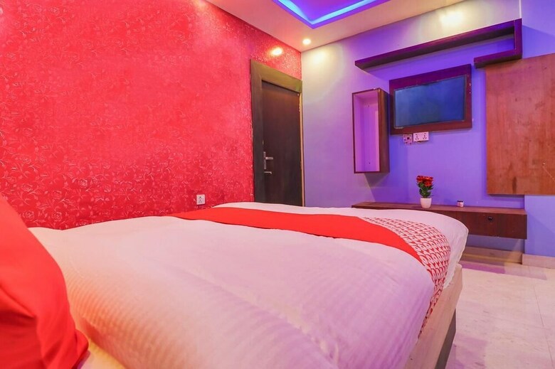 Oyo 696 Hotel Tirupati