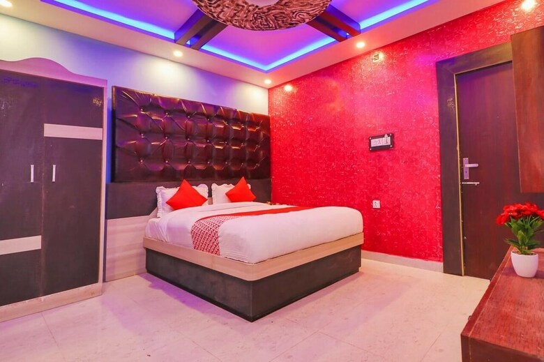 Oyo 696 Hotel Tirupati
