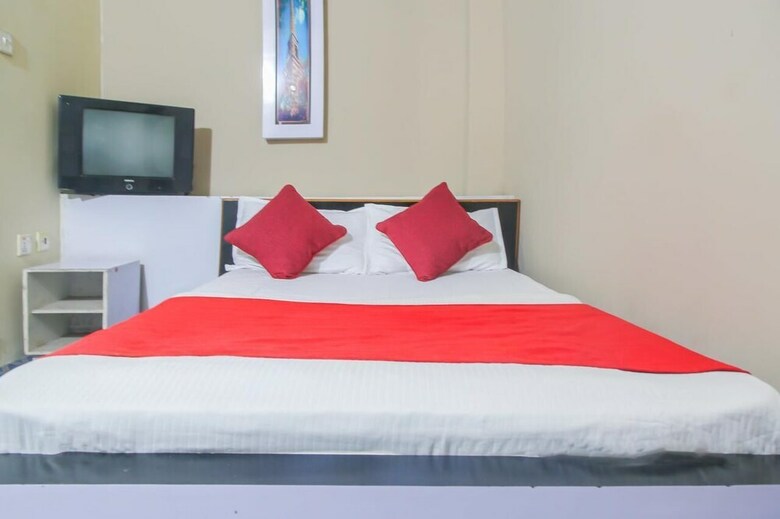 Spot On 721 Hotel Parijat