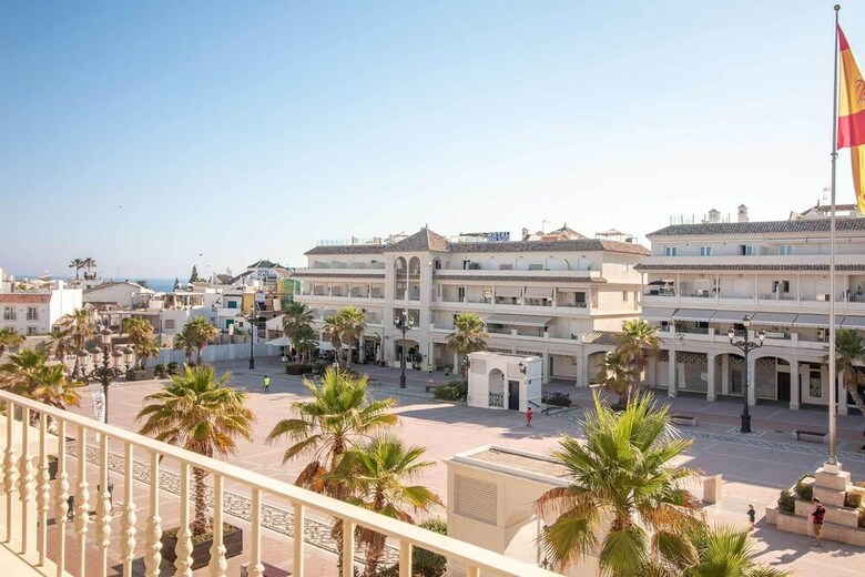 Nerja Holiday Rental Apartment, Plaza de Espa�a 8