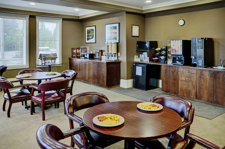 Hotel Lakeview Inns & Suites - Edson Airport