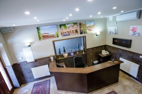 Hostal Corvin Pension And Restaurant