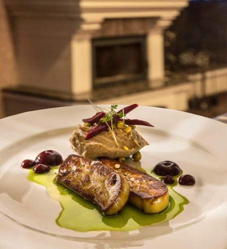 Hostal Corvin Pension And Restaurant