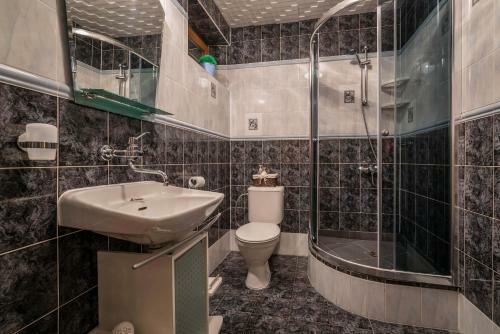 Hostal Vila House Family