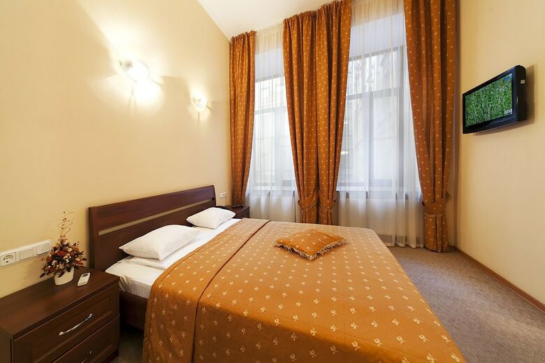 Hotel Solo On Liteyny