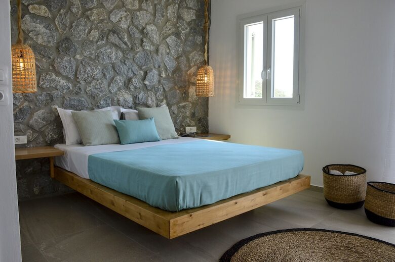 Hotel Hawk Stone