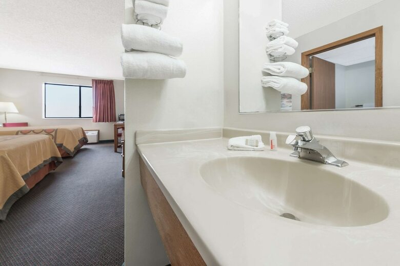 Motel Super 8 By Wyndham Smithville Lake