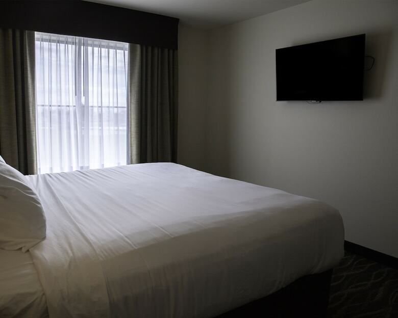 Cobblestone Hotel & Suites - Two Rivers