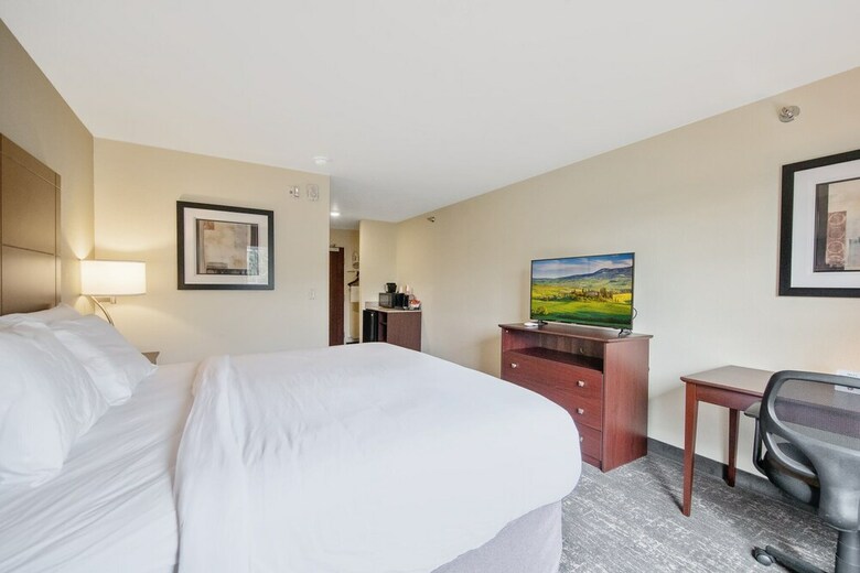 Cobblestone Hotel & Suites - Two Rivers