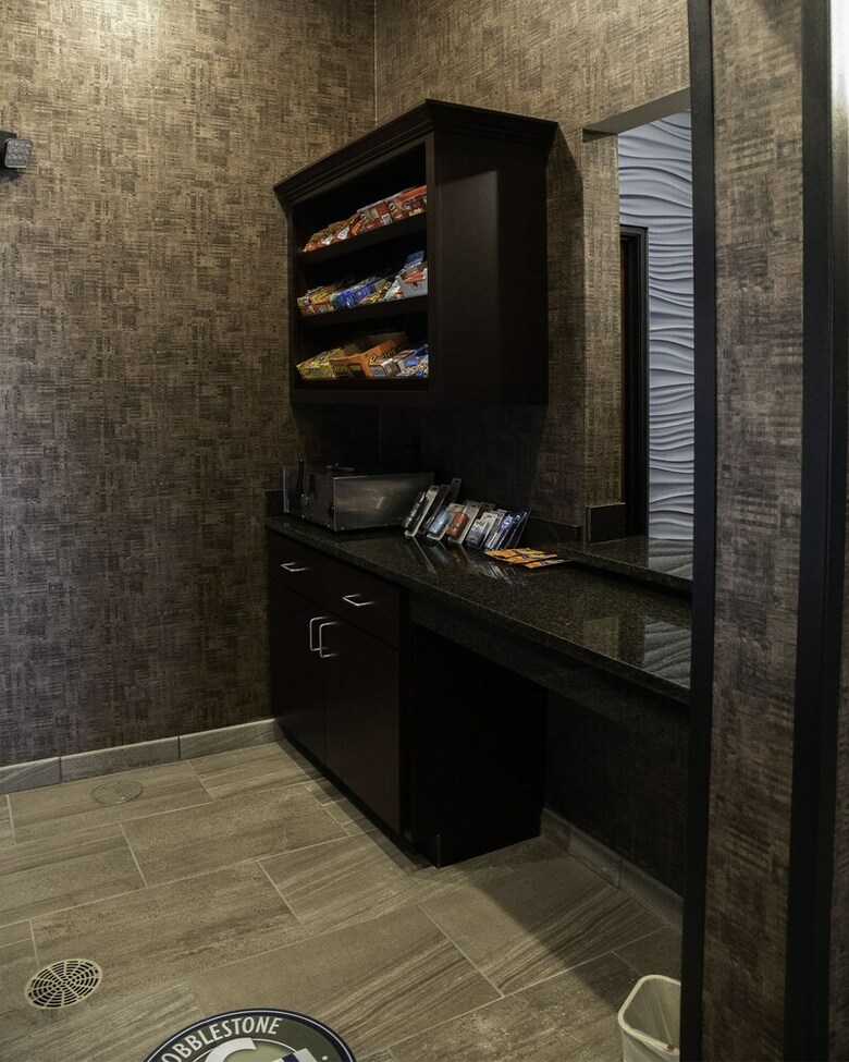 Cobblestone Hotel & Suites - Two Rivers