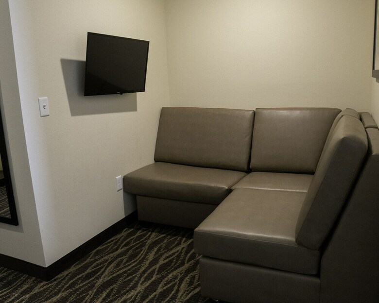 Cobblestone Hotel & Suites - Two Rivers