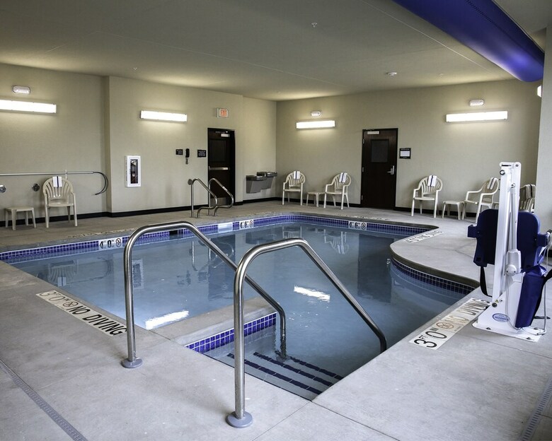 Cobblestone Hotel & Suites - Two Rivers