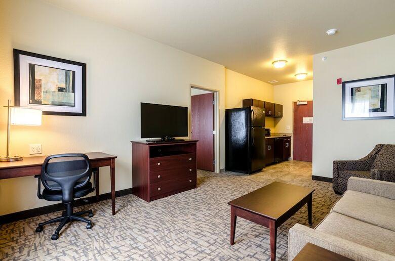 Cobblestone Hotel & Suites - Cozad