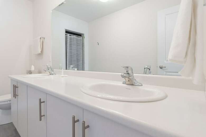 Superb Brand New Spacious Town Home