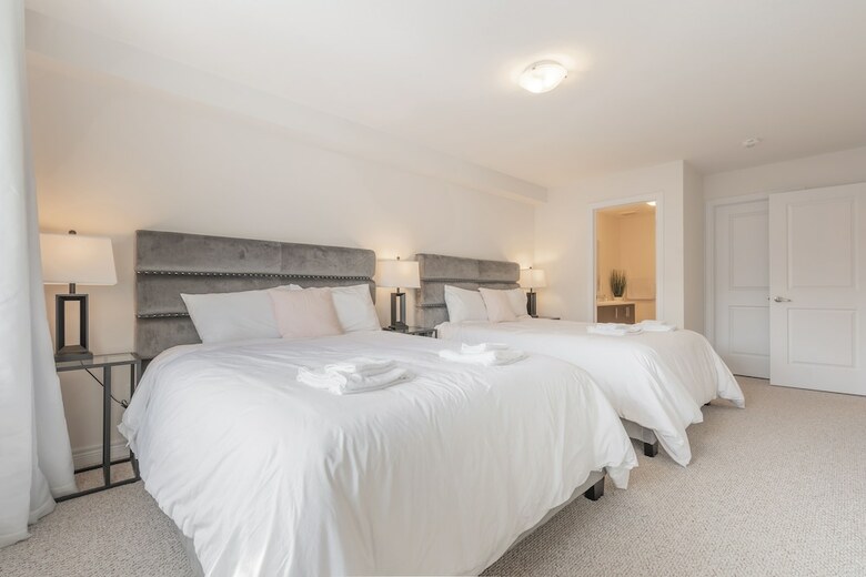 Extravagant Brand New Town House