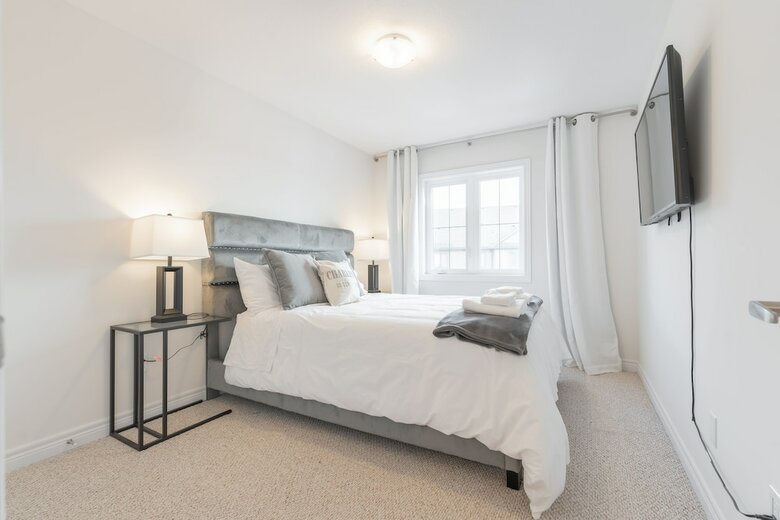 Extravagant Brand New Town House