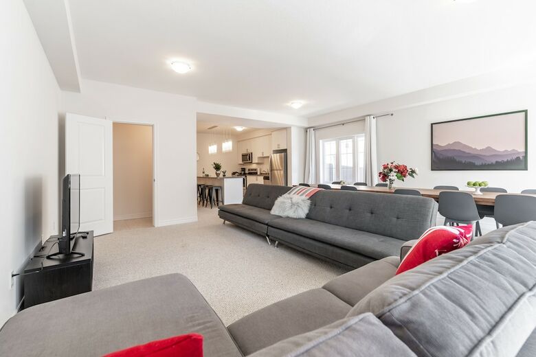 Luxurious Four Bedroom Townhouse