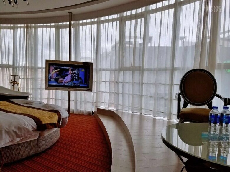 Hotel Mingmenbojuejiudian