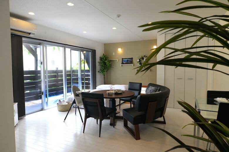 909 House