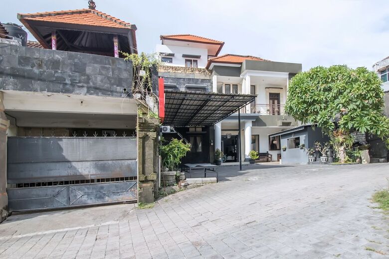 Hostal Oyo 2836 Sekar Sari Residence