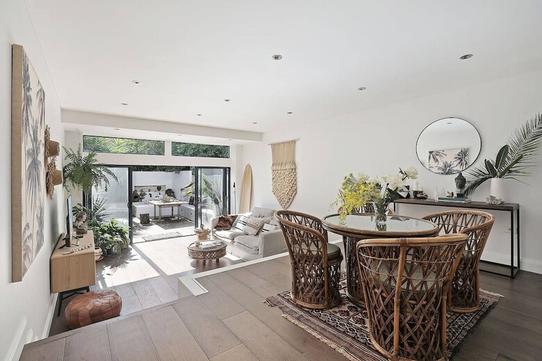 Sunny Beachside Garden Apartment Close To Beach