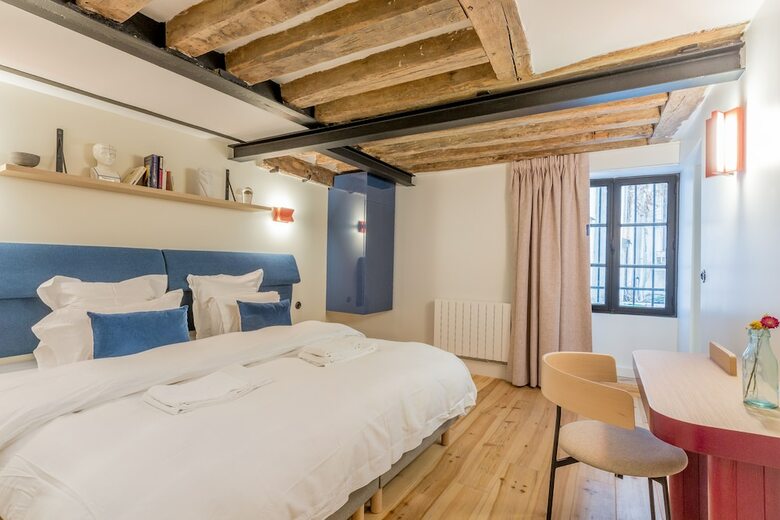Edgar Suites Marais Nazareth