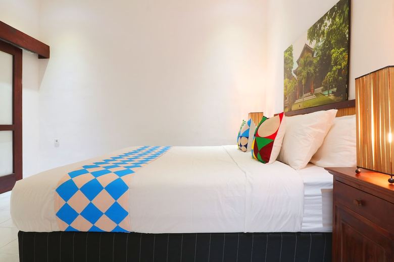 Hostal Oyo 2542 Villa Iluka 2