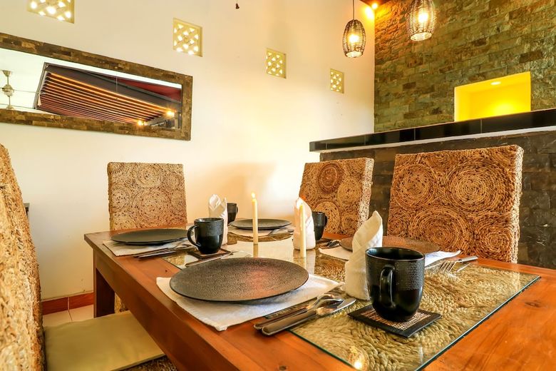 Hostal Oyo 2542 Villa Iluka 2