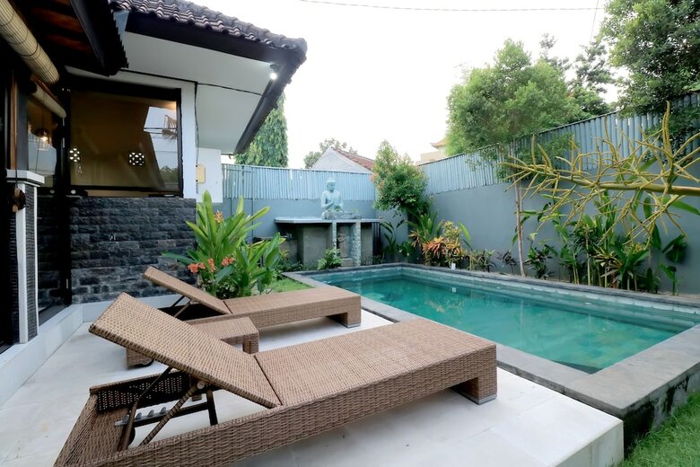 Hostal Oyo 2542 Villa Iluka 2
