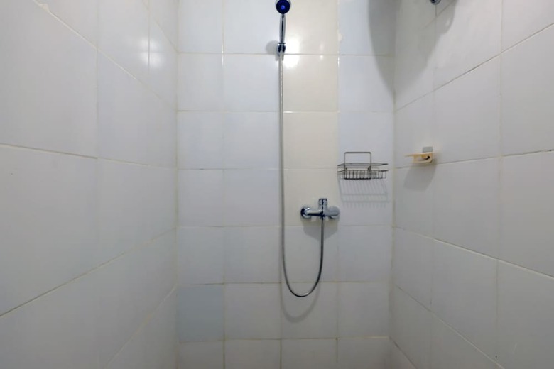 Hostal Oyo 2499 Penginapan Ratu Emas