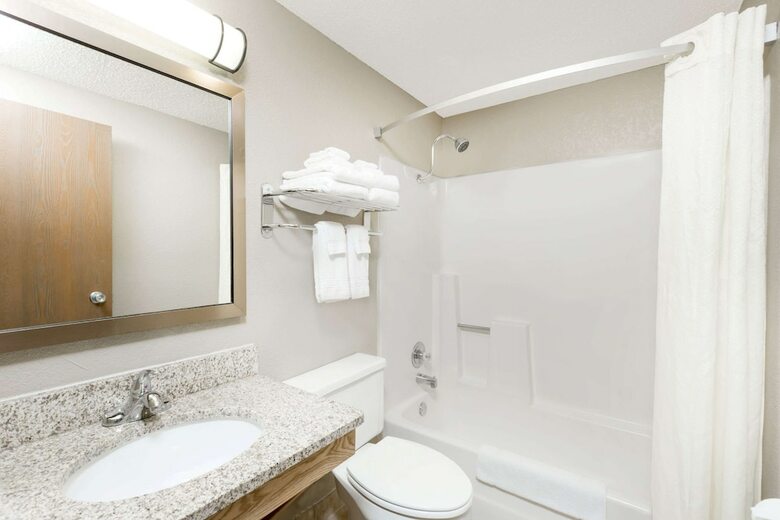Motel Super 8 By Wyndham Kearney