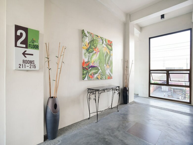 Hotel Oyo 425 Residences By Sirc