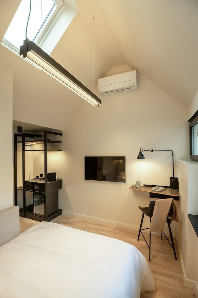 The Adams- Self Check In Hotel