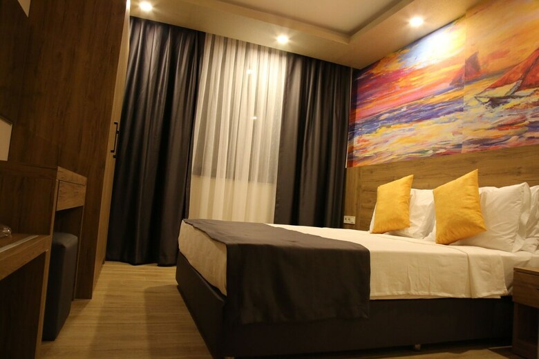 Golden World Suite Hotel