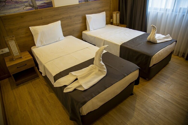 Golden World Suite Hotel