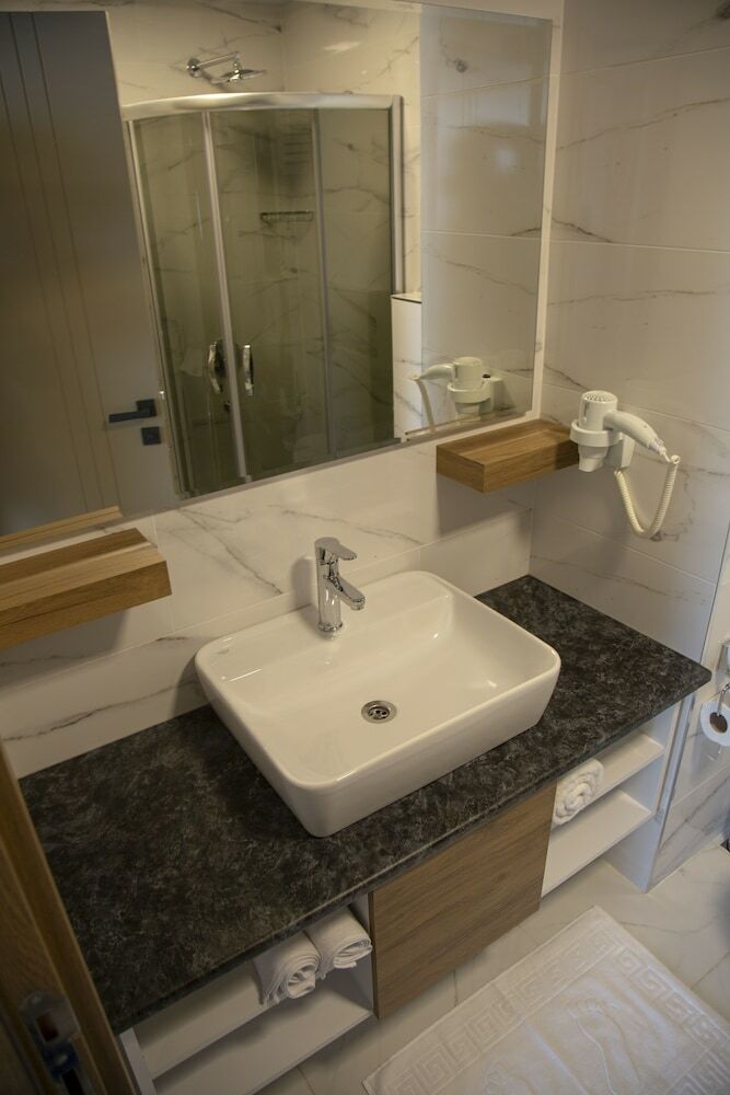 Golden World Suite Hotel