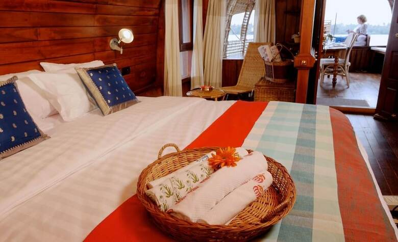 Best Kerala Houseboat